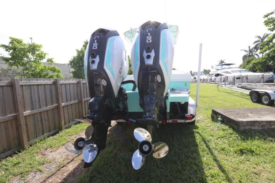 27' 2017 Dusky 278 Center Console