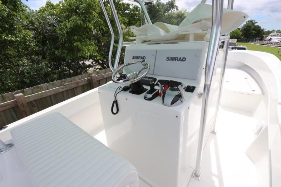 27' 2017 Dusky 278 Center Console