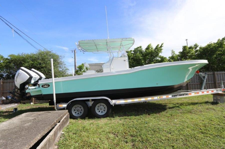 27' 2017 Dusky 278 Center Console