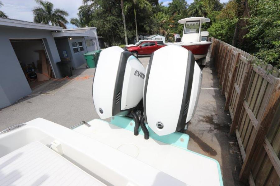 27' 2017 Dusky 278 Center Console