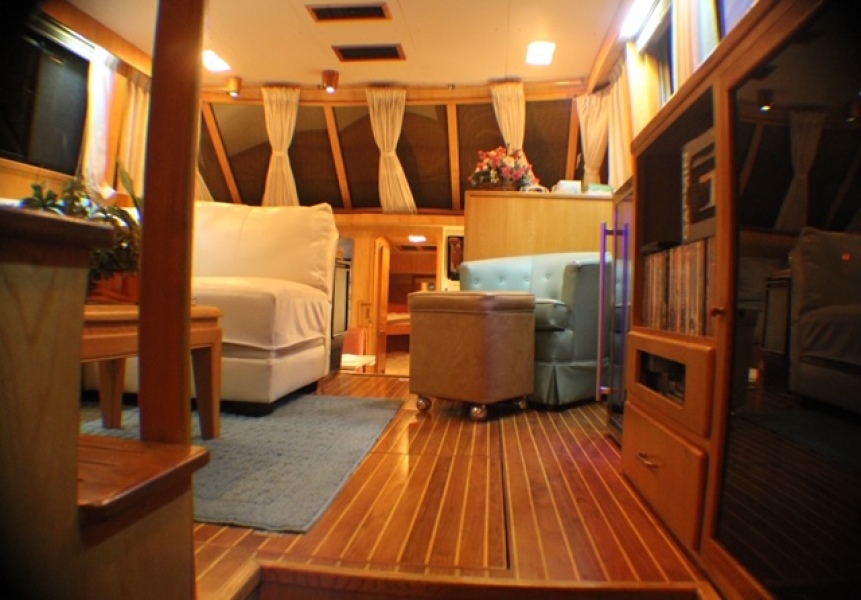 1991 Vista 43 Motor Yacht