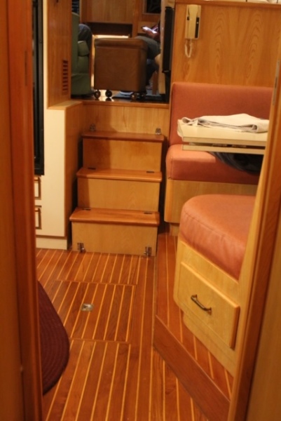 1991 Vista 43 Motor Yacht