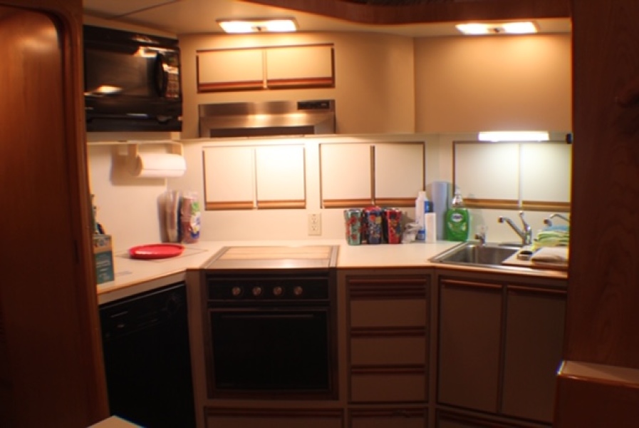 1991 Vista 43 Motor Yacht
