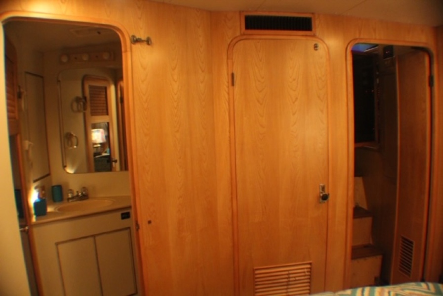 1991 Vista 43 Motor Yacht