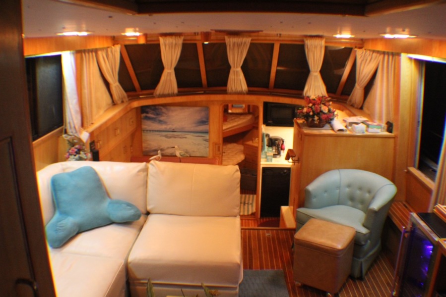 1991 Vista 43 Motor Yacht