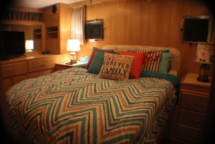 1991 Vista 43 Motor Yacht