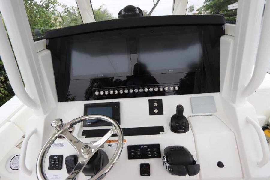 34' 2020 Regulator 34SS