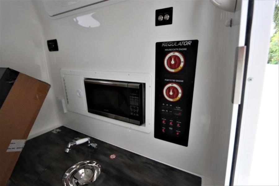 34' 2020 Regulator 34SS