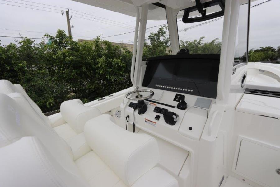 34' 2020 Regulator 34SS