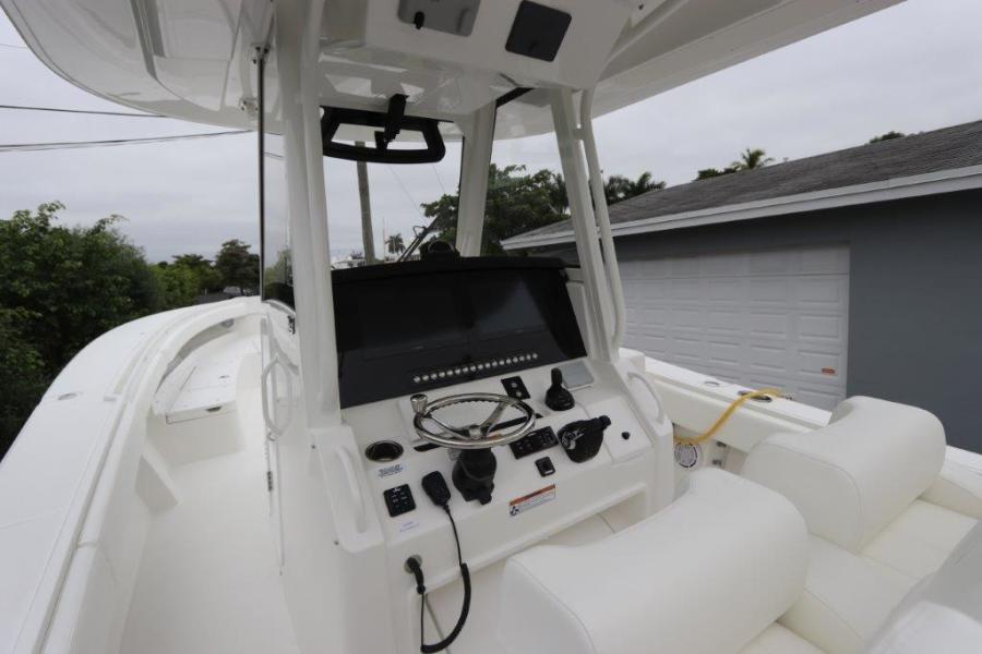 34' 2020 Regulator 34SS