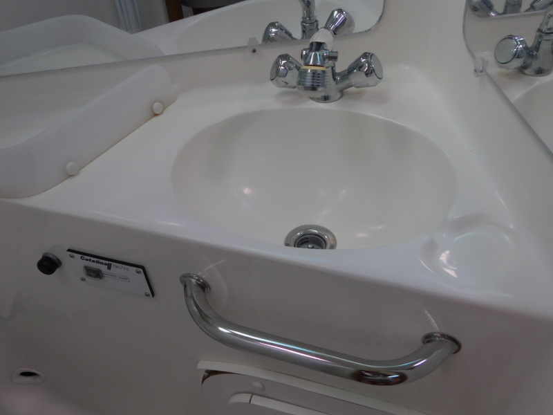 2005 Catalina 320