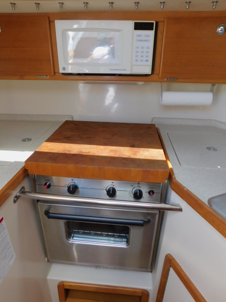 2005 Catalina 320