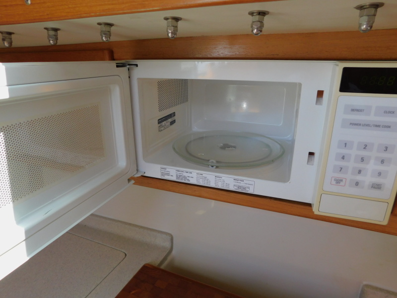 2005 Catalina 320