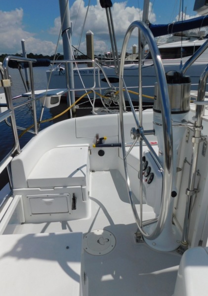 2005 Catalina 320