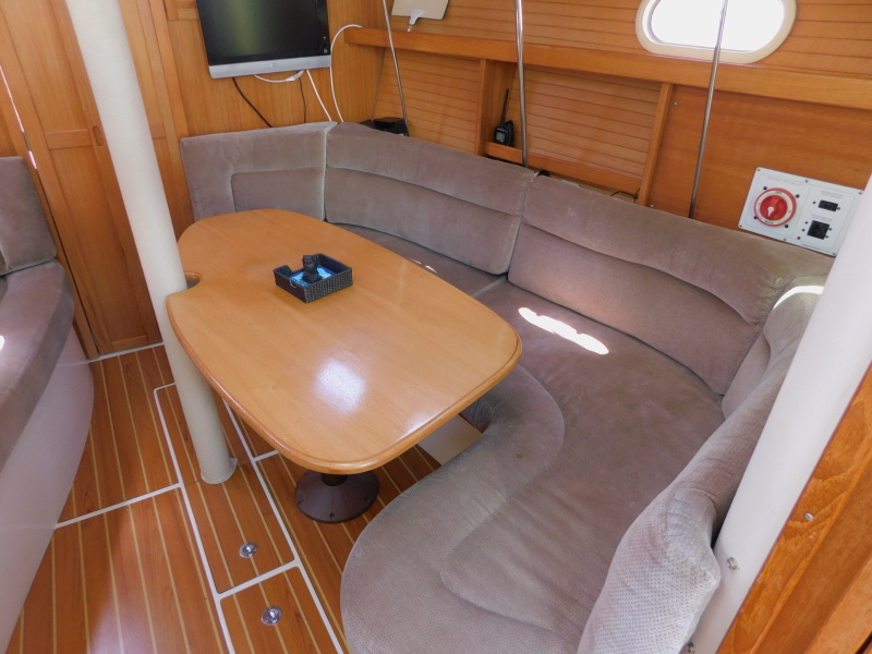 2005 Catalina 320