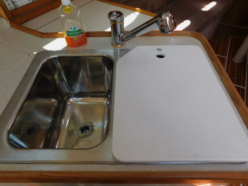 2005 Catalina 320