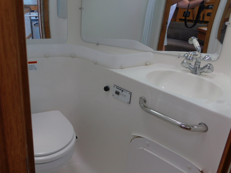 2005 Catalina 320