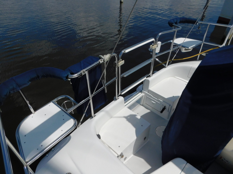 2005 Catalina 320