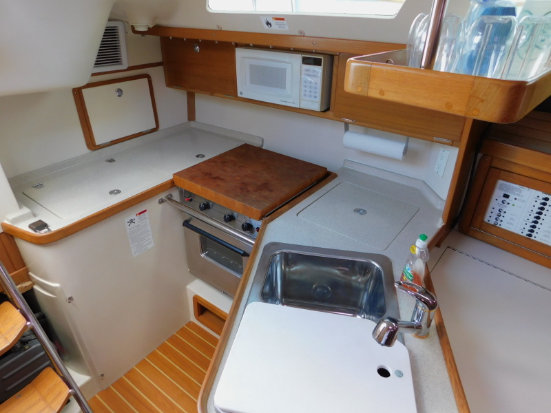 2005 Catalina 320