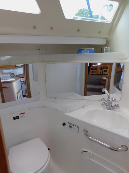 2005 Catalina 320