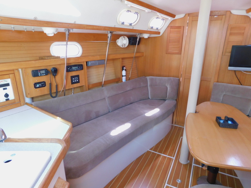 2005 Catalina 320