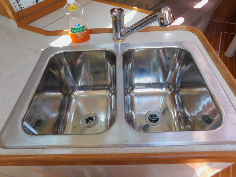 2005 Catalina 320