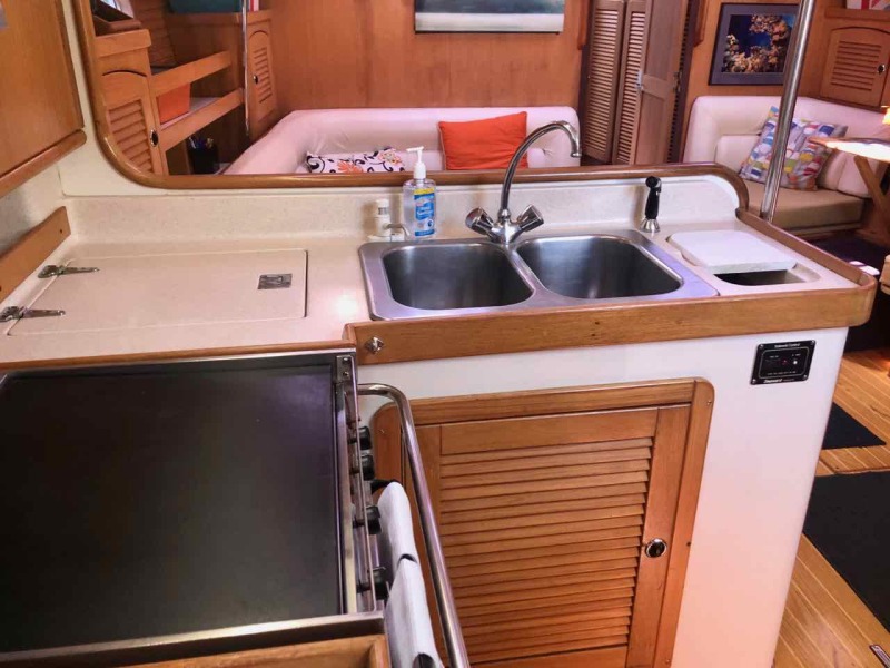 2001 Catalina 470