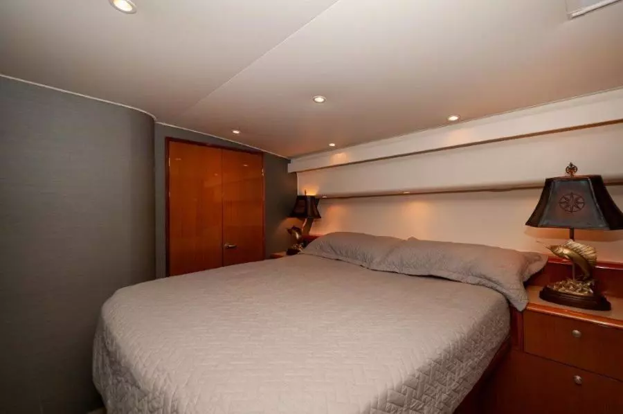 2001 61 Viking Convertible Ellie B Master Stateroom