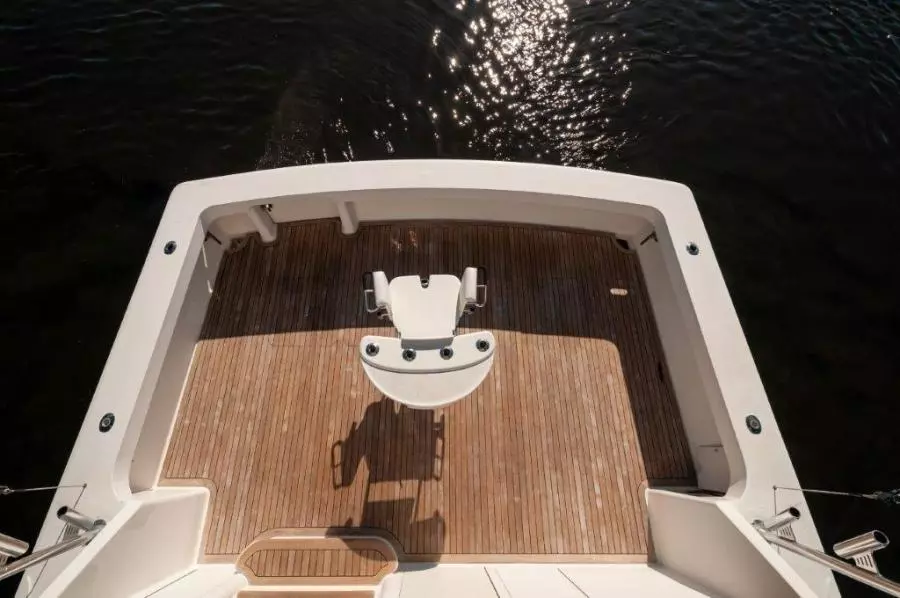 2001 61 Viking Convertible Ellie B Cockpit