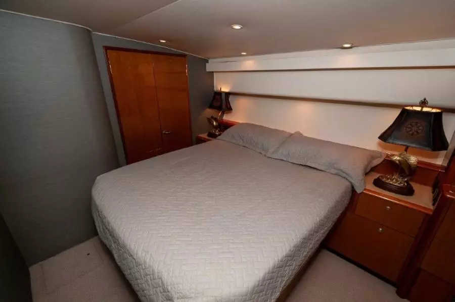 2001 61 Viking Convertible Ellie B Master Stateroom