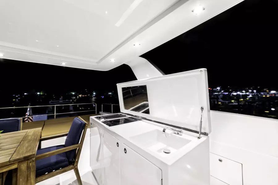 4 Overblue Flybridge