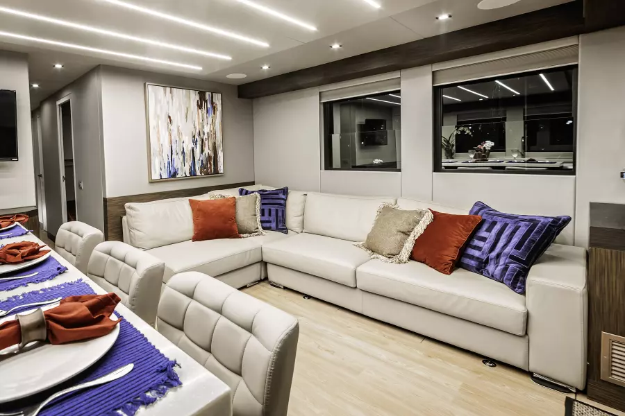 54 Overblue Salon