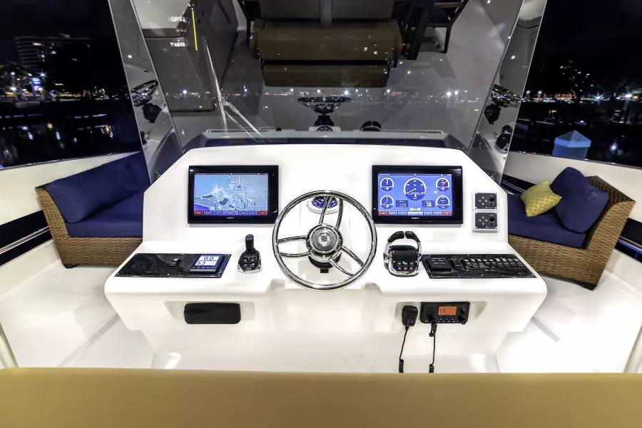 54 Overblue Flybridge