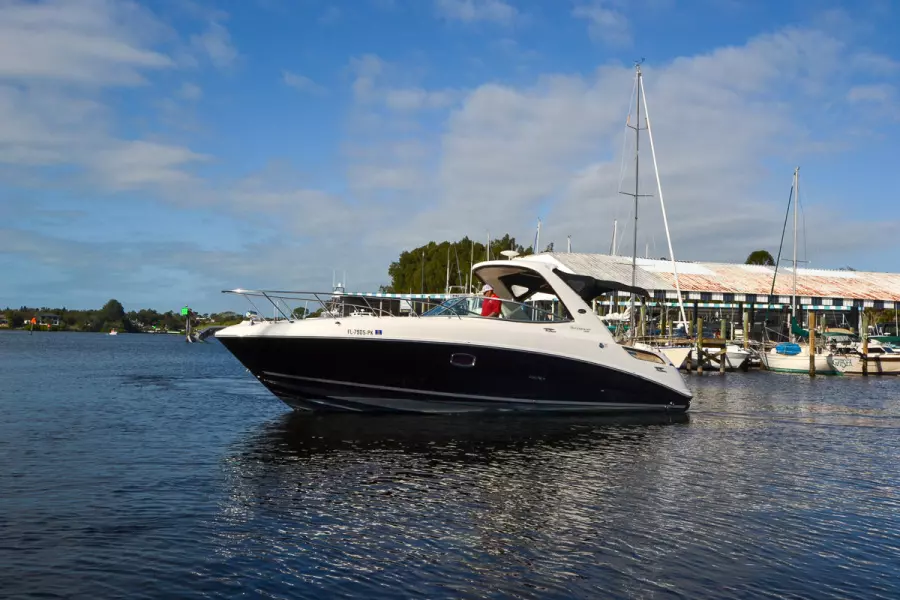 2010 Sea Ray 310 Sundancer