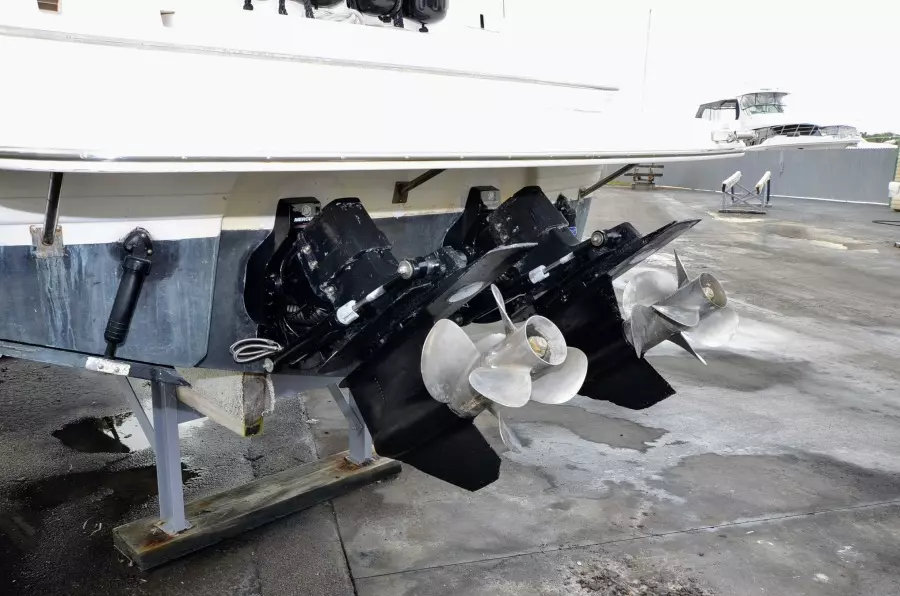 2001 Chaparral 300 Signature