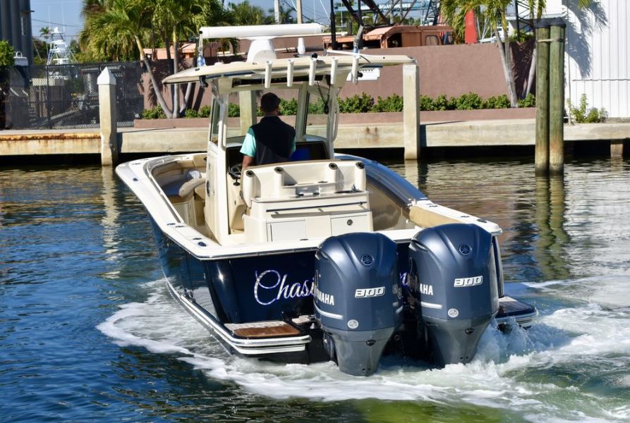 32' 2015 Scout 320 LXF