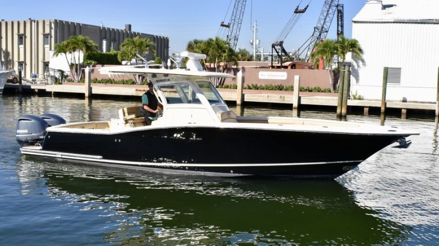 32' 2015 Scout 320 LXF