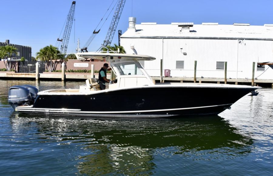 32' 2015 Scout 320 LXF