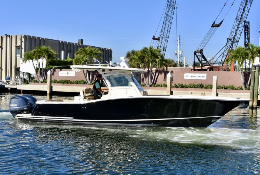 32' 2015 Scout 320 LXF