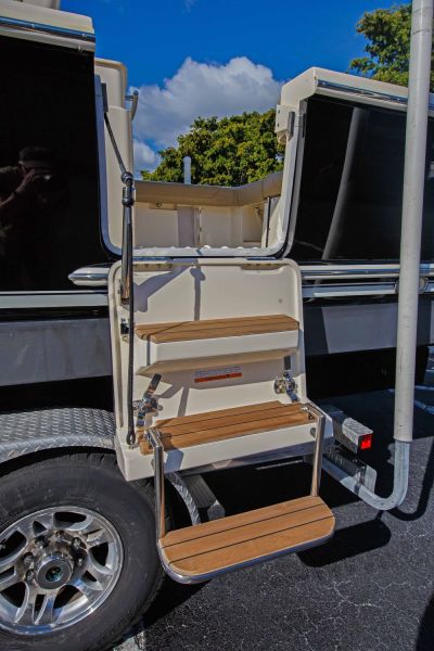 32' 2015 Scout 320 LXF