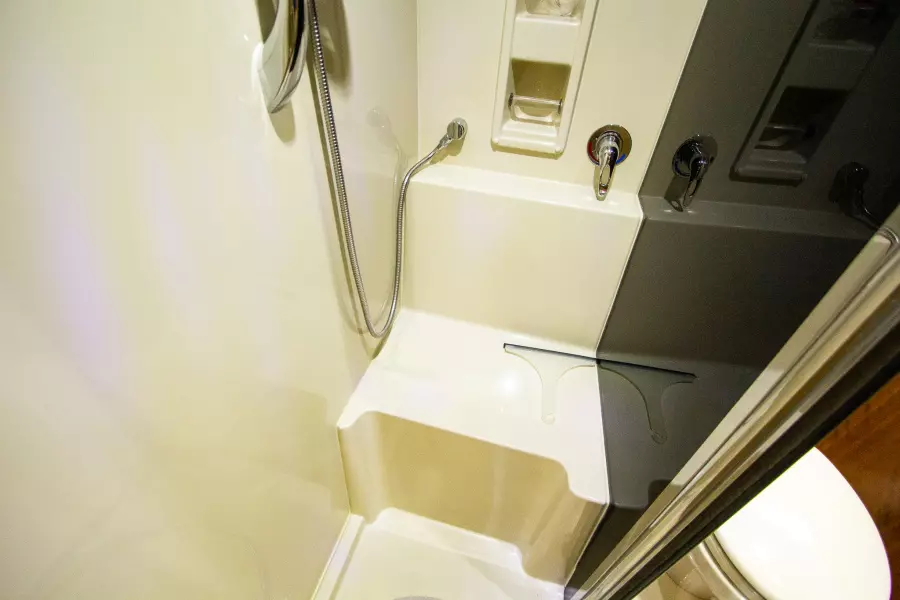 2008 Cruisers Yachts 420 Express