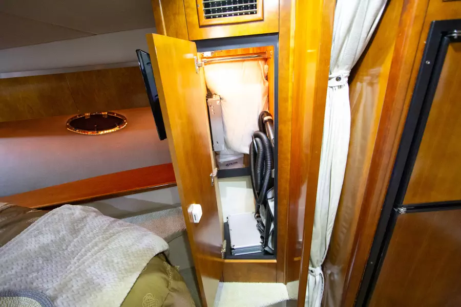 2008 Cruisers Yachts 420 Express