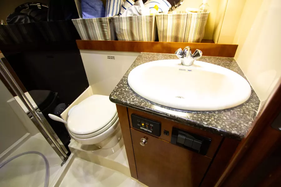 2008 Cruisers Yachts 420 Express