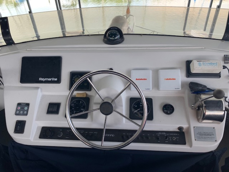 1999 Mainship 350