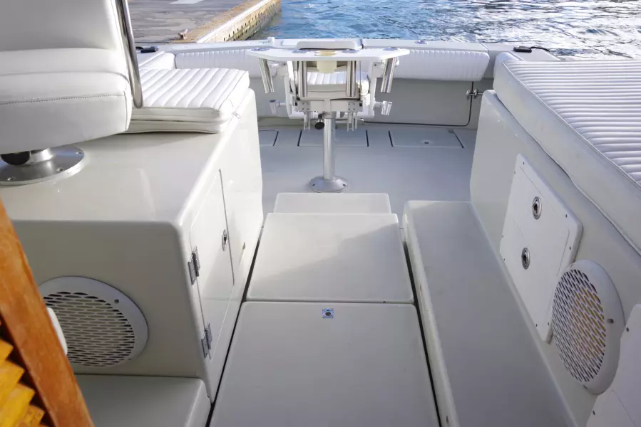 Weekend Hooker 1990 Rampage 31 Express 31 ft Sport Fishing for sale
