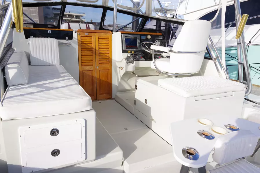 Weekend Hooker 1990 Rampage 31 Express 31 ft Sport Fishing for sale