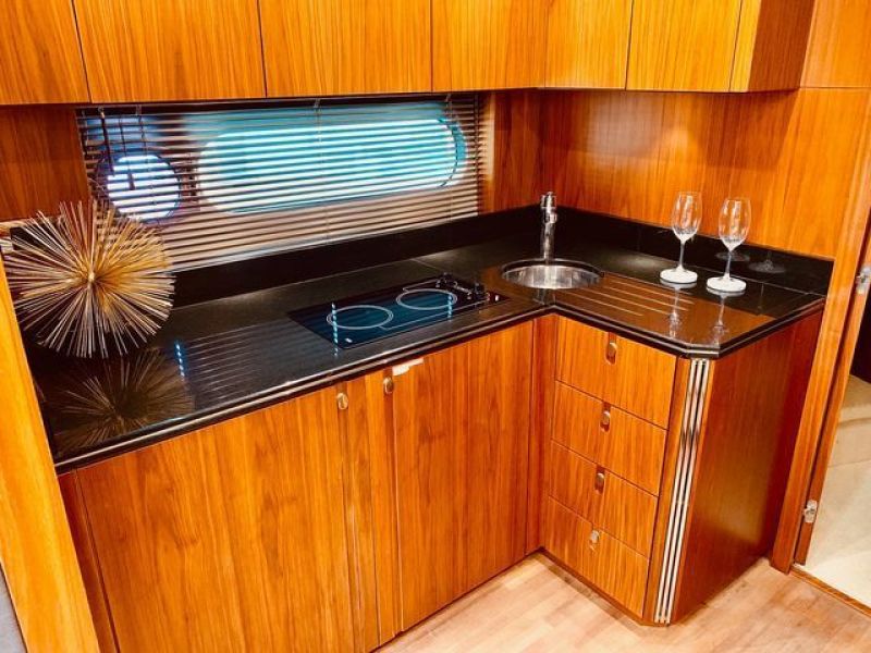 48' 2013 Sunseeker San Remo