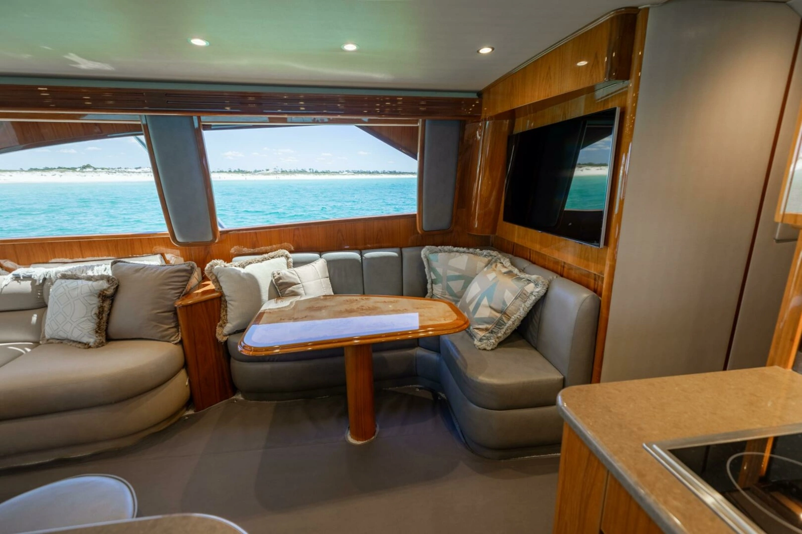 2015 Viking 62 Convertible- Gas Money- Dinette