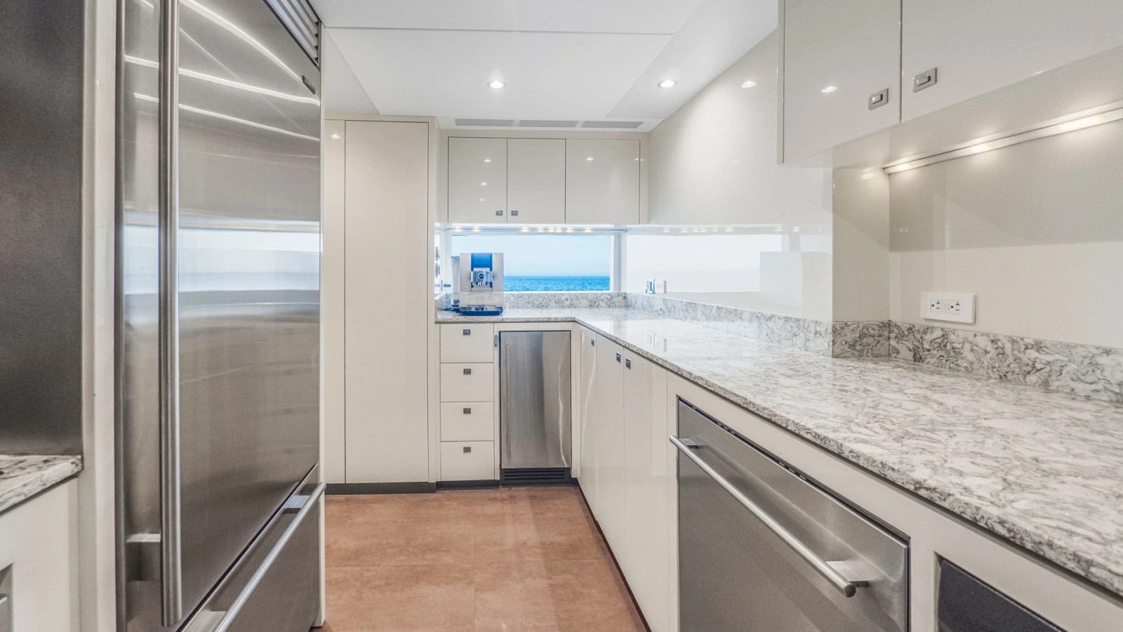 Galati-LONESTAR-Galley3