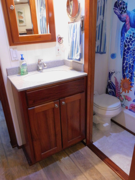 2005 Great Harbour GH37